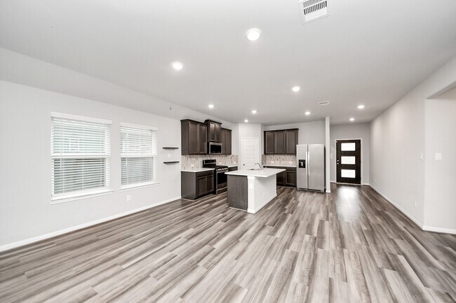 Building Photo - 518 Ellwood Terrace Ln