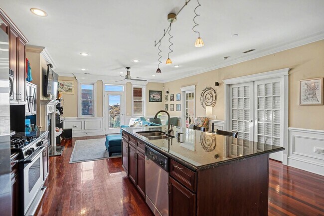 Building Photo - 2222 W Belmont Ave