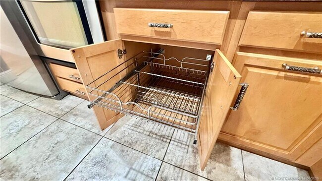 Building Photo - 510 SW South Carolina Dr