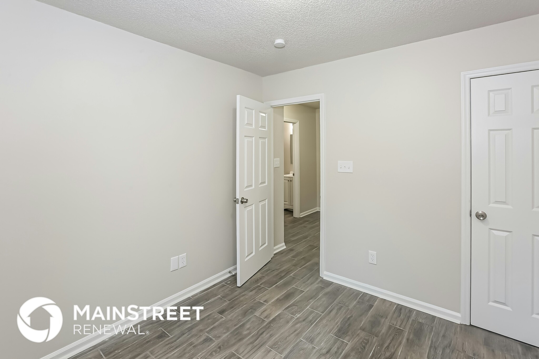 Building Photo - 3330 Crescent Knoll Dr