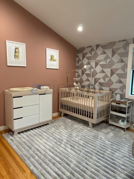 Building Photo - Unit