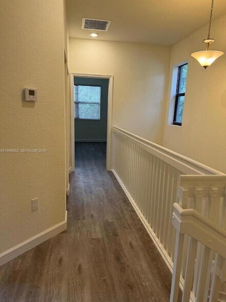 Building Photo - 144 NE 37th Terrace