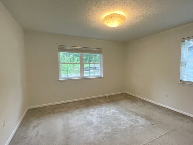 Building Photo - Turnkey Renovated Home!