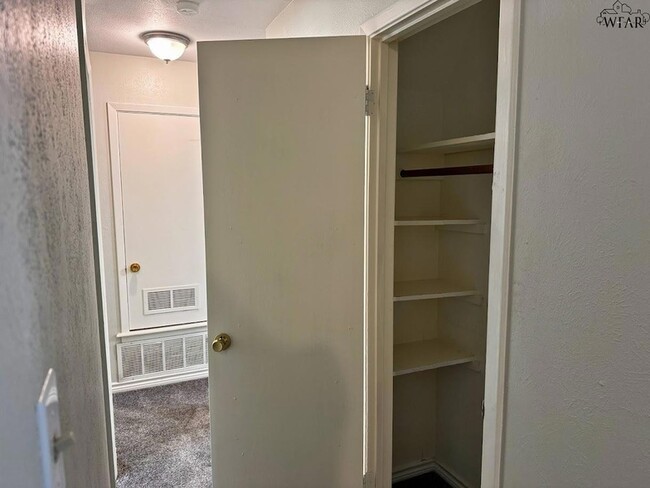 Building Photo - 4610 N Eden Hills Cir