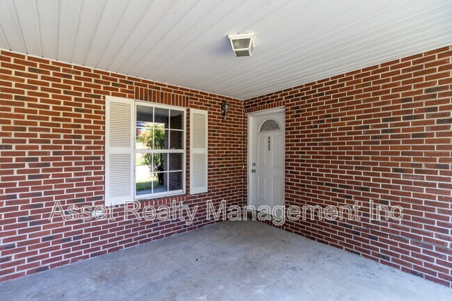 Building Photo - 4622 Ventura Dr