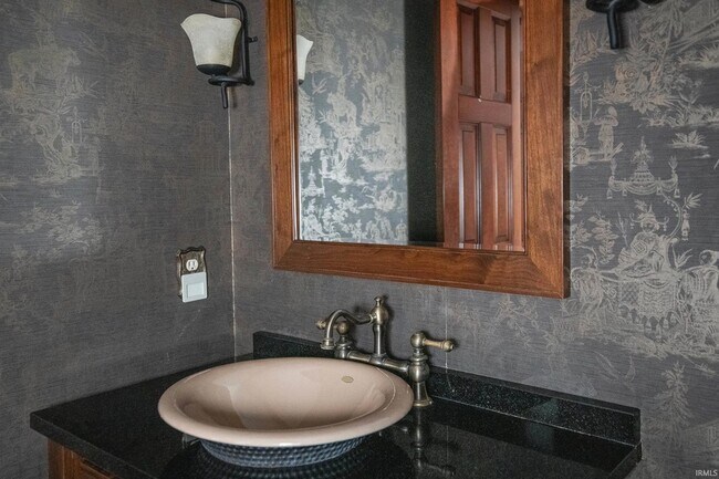 Building Photo - 3516 S Ashwood Dr