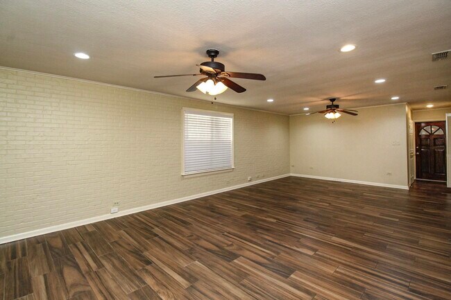 Building Photo - 2504 Clark Blvd