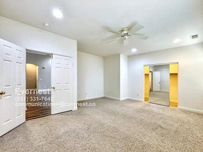 Building Photo - Beautiful 3-Bedroom Home with Fireplace an...