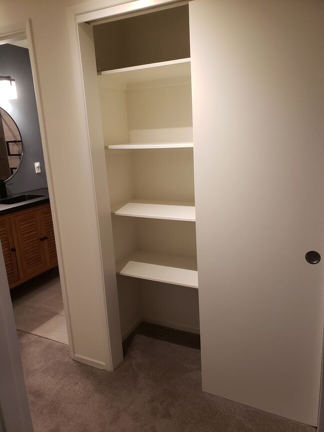 Building Photo - Charming Updated 2 bed/1 bath Condo on Ground Floor in Desirable Irvington District! W/S/T included