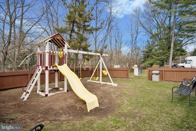 Building Photo - 400 Glendale Rd