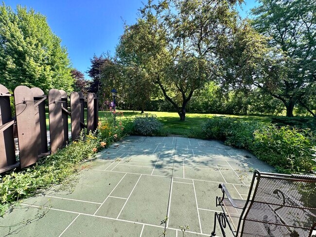 Building Photo - 12930 N Colony Dr