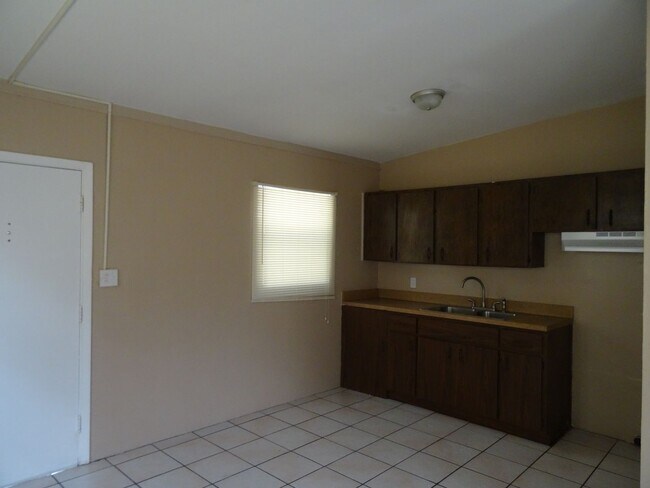 Building Photo - 3 Bed Home for Rent!