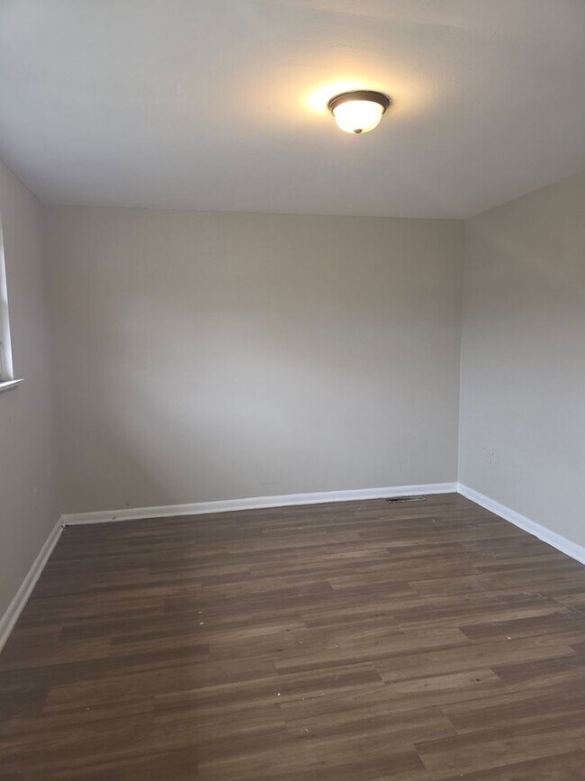 Building Photo - End Unit Townhouse