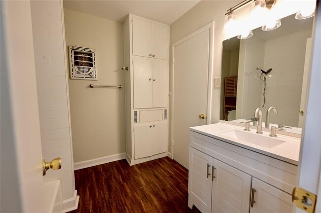 Building Photo - 2303 Western Trails Blvd