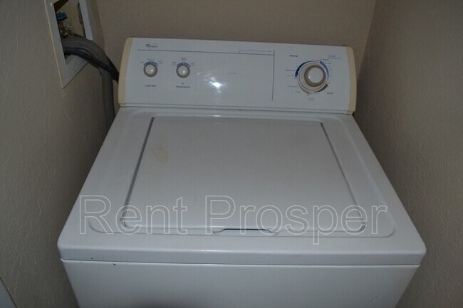 Building Photo - 4401 Thornbriar Ln