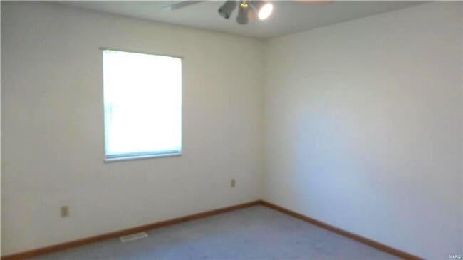 Building Photo - 105 Twin Oaks Dr