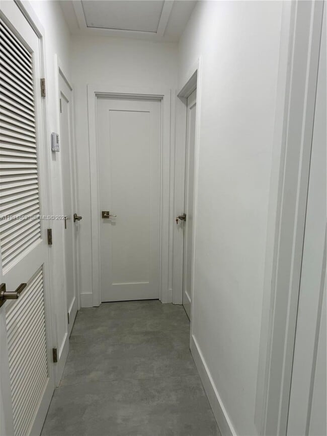 Building Photo - 12615 N Miami Ave