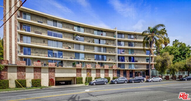 Building Photo - 2260 N Cahuenga Blvd
