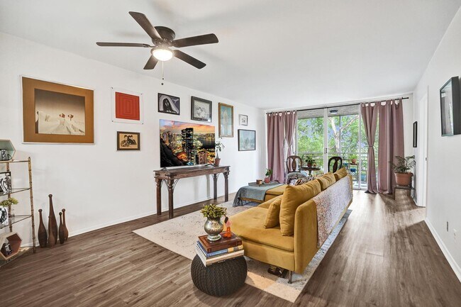 Building Photo - 9460 Tangerine Pl