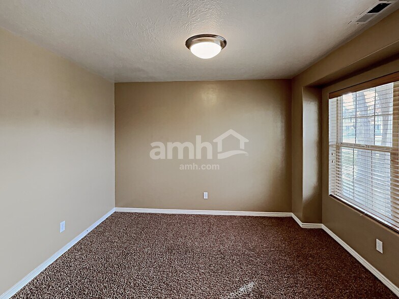 Building Photo - 1438 W 250 N