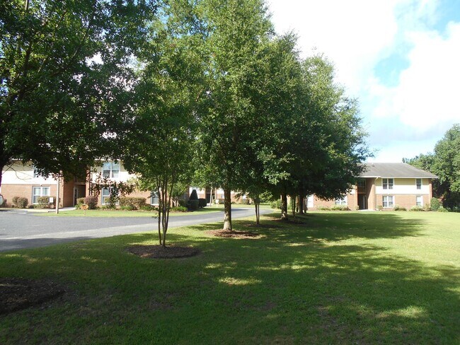Building Photo - 2 bedroom, 1 bath condo in downtown Conway