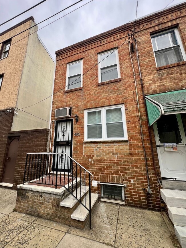 Building Photo - Stunning 2-Bedroom Townhome in the heart of Passyunk Square! Available NOW!