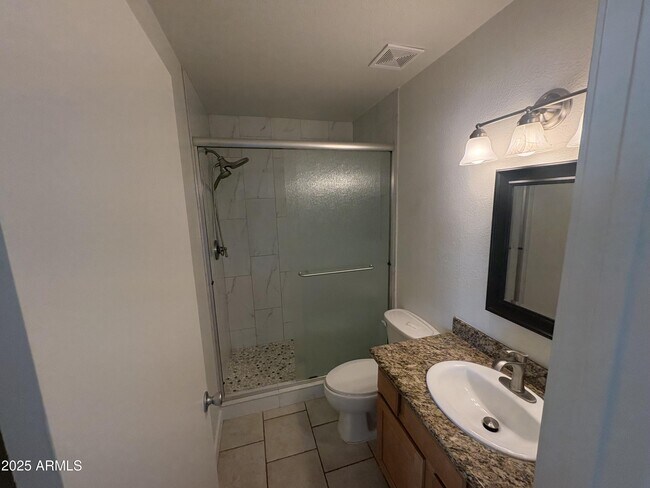 Building Photo - 1538 E Palmdale Dr