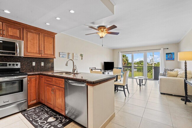 Building Photo - 550 Bayshore Dr