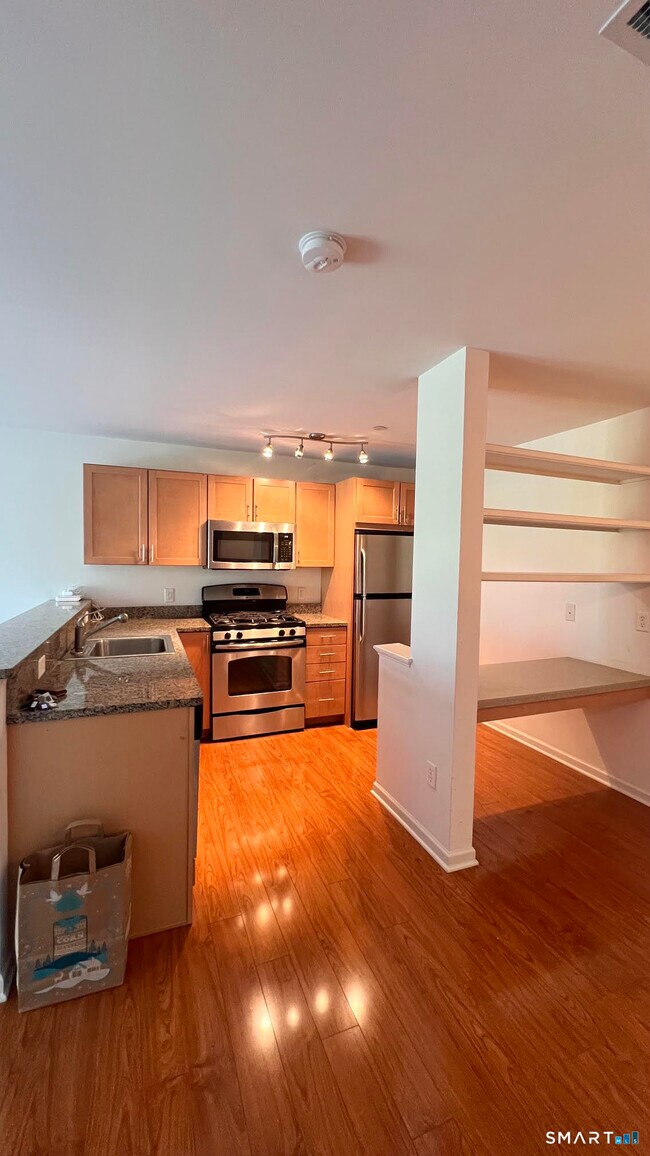 Building Photo - 26 School House Dr