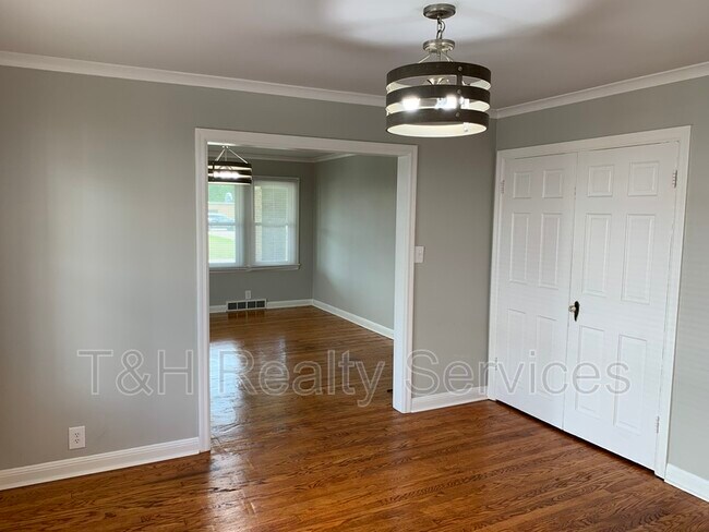 Building Photo - 5166 Winthrop Ave