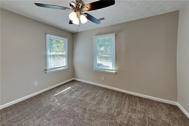 Building Photo - 101 Chantilly Ln