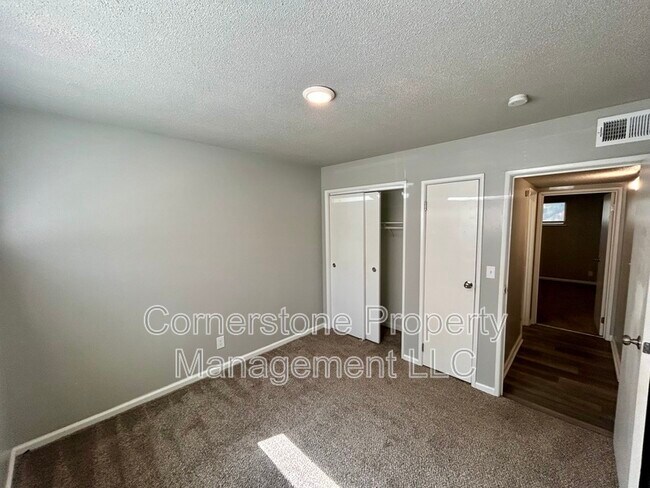 Building Photo - 2506 Redbud Ln