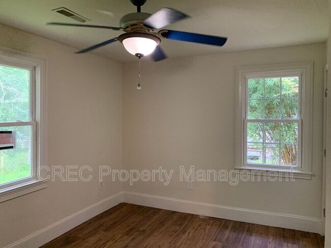 Building Photo - 711 Locust St