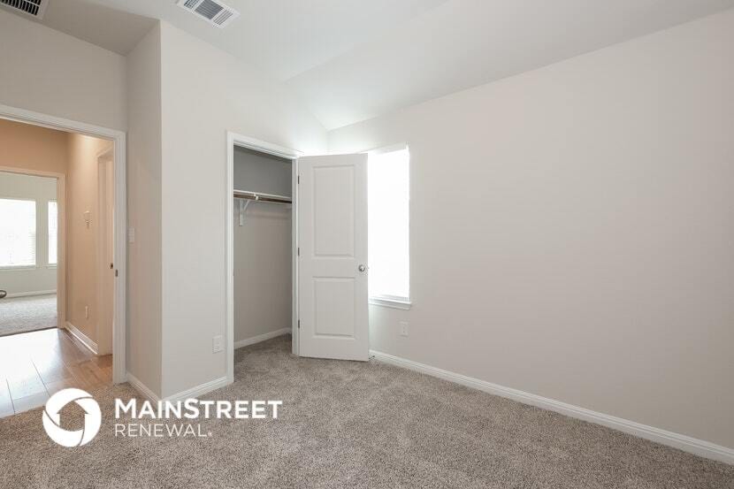 Building Photo - 1014 Round Bale Rd