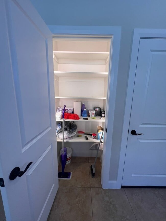 Building Photo - 8 Month Term Furnished Townhome In Hurricane