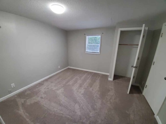 Building Photo - 3 Bedroom, 1 Bathroom in the Norwoodville ...