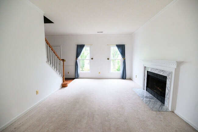 Building Photo - Wonderful and Spacious 3 bedroom home 2.5 bath in High Point with 2 car garage and large fenced-i...