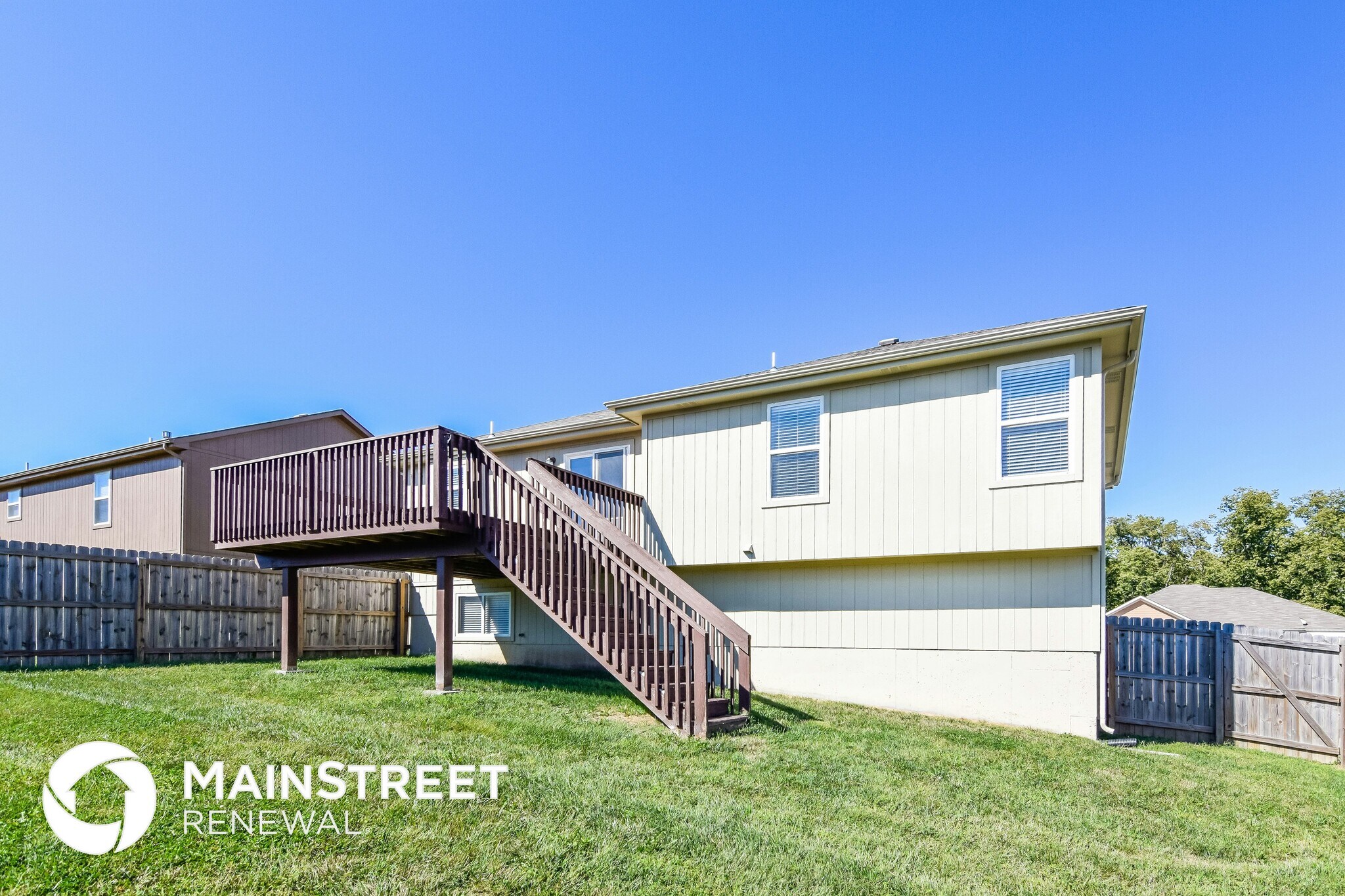 Building Photo - 1601 NW Hilltop Ln
