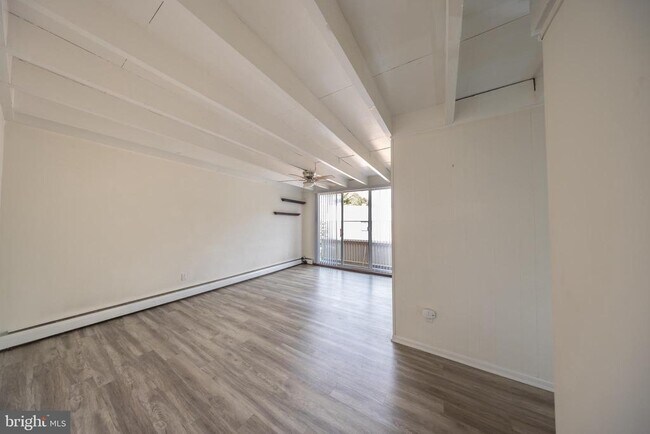 Primary Photo - 100 E Glenolden Ave