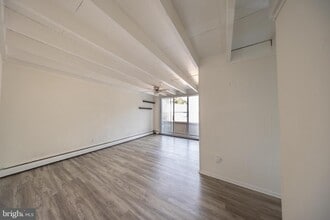 Building Photo - 100 E Glenolden Ave