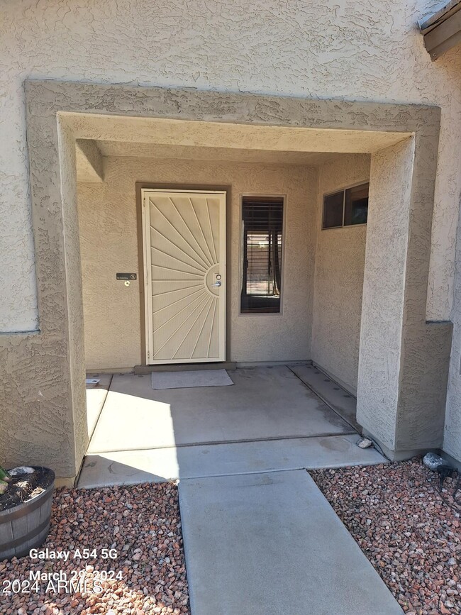 Building Photo - 9205 W Lone Cactus Dr