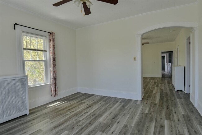 Building Photo - 407-409-409 Bolton St