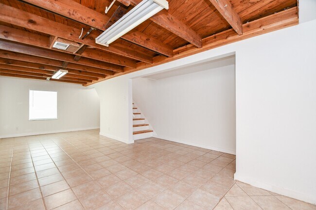 Building Photo - 1525 Studewood St