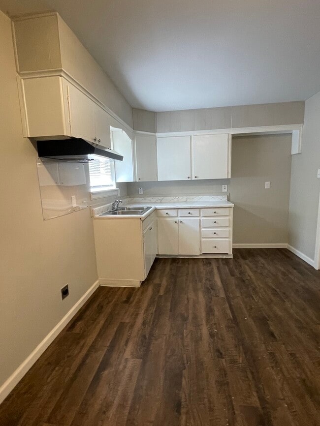 Building Photo - 7015 Eddy Ln