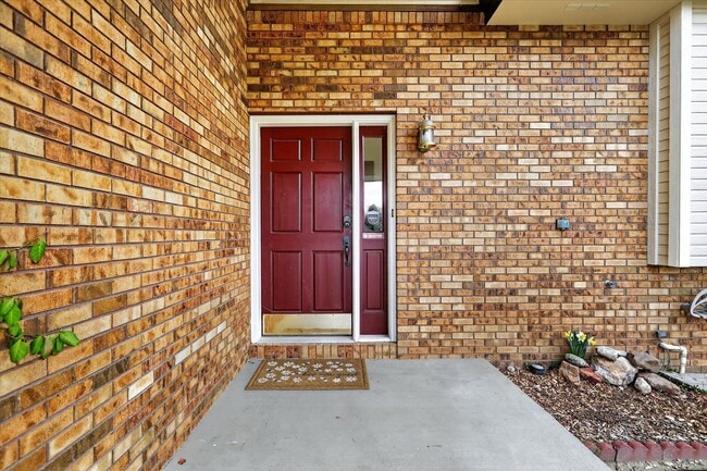 Building Photo - 4BR/4BA Updated Home with Finished Basement Suite & Landscaped Yard