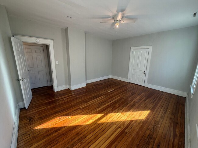 Building Photo - Charming 4bdrm/1.5bth Home Located in Richmond's North Highland Park w/Balcony!!