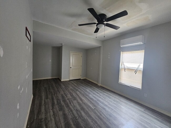 Building Photo - 1319 Santa Maria Ave