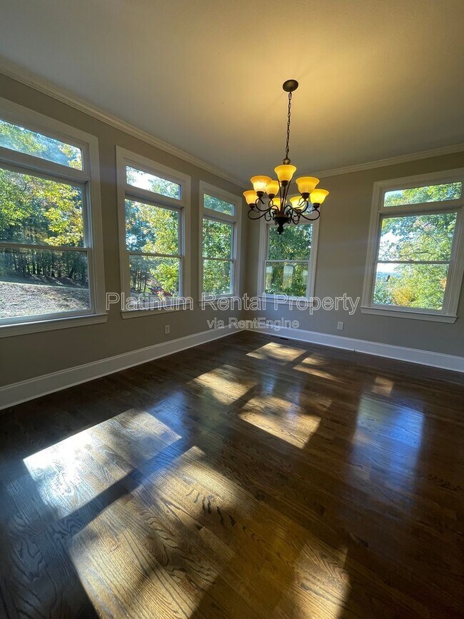 Building Photo - 1305 Smithdale Heights Dr