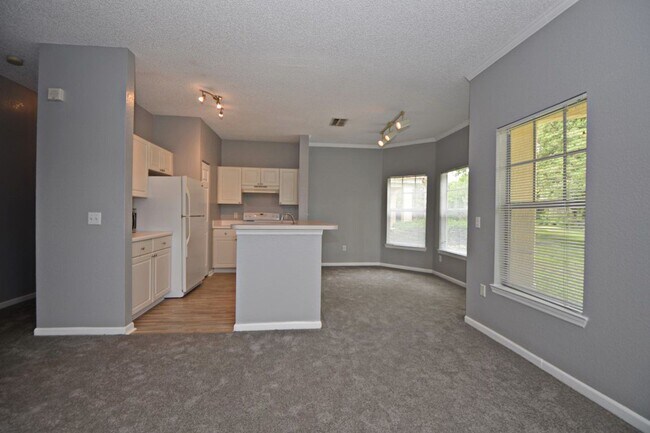 Building Photo - Sanford Condo