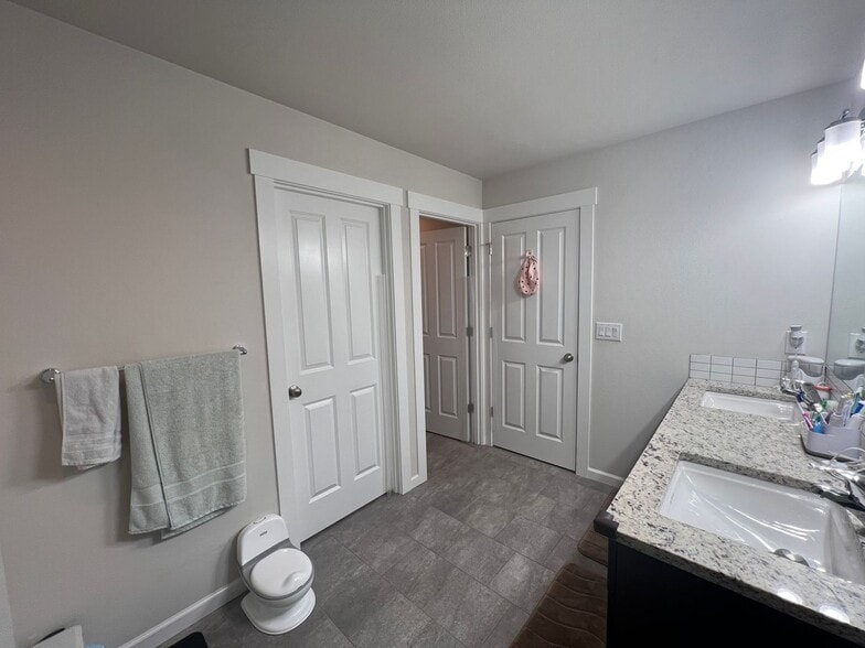 Building Photo - Beautiful Bothell Home!